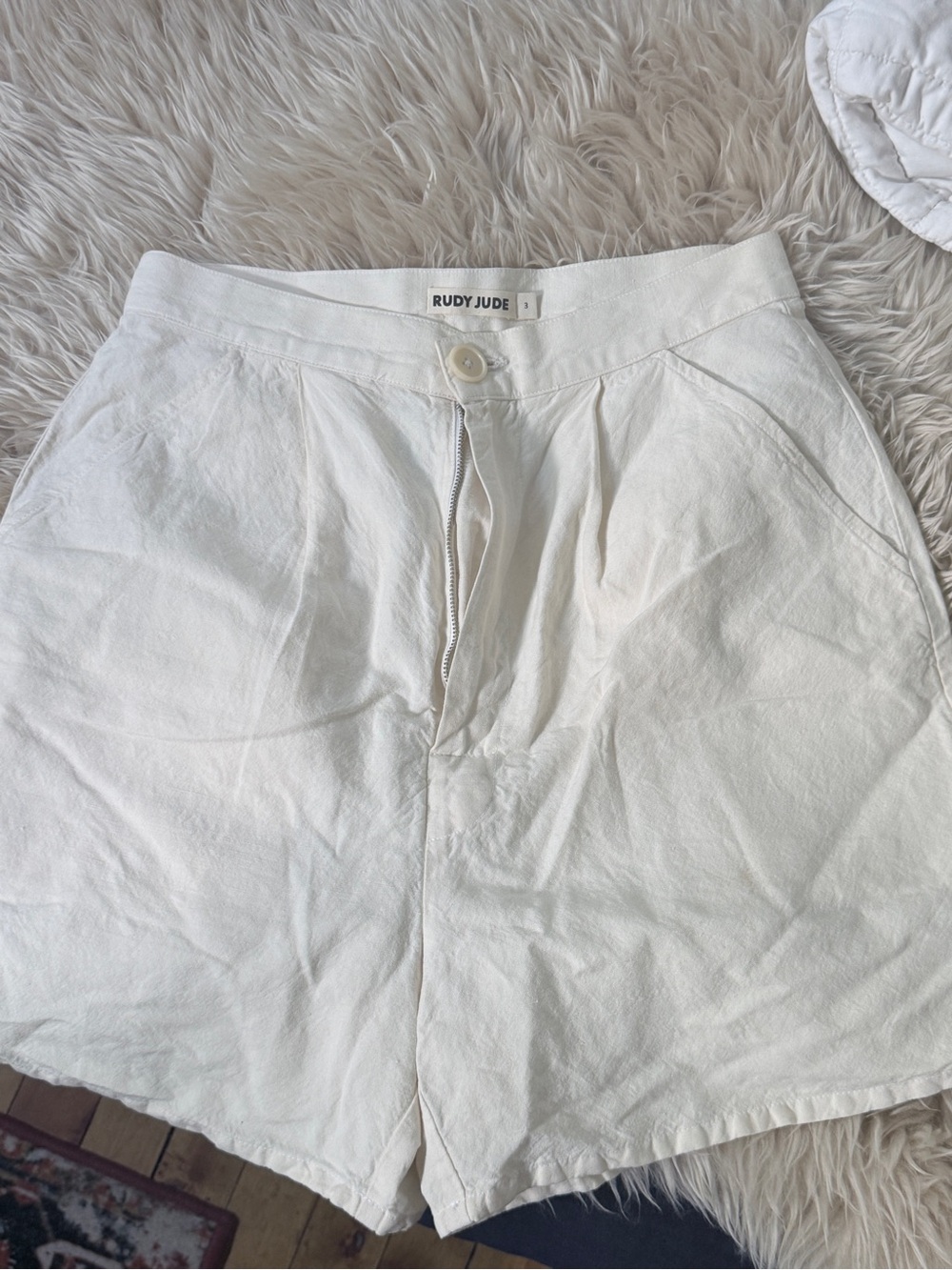 Rudy Jude flax shorts, warm white